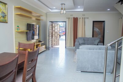 Monga's Apartments