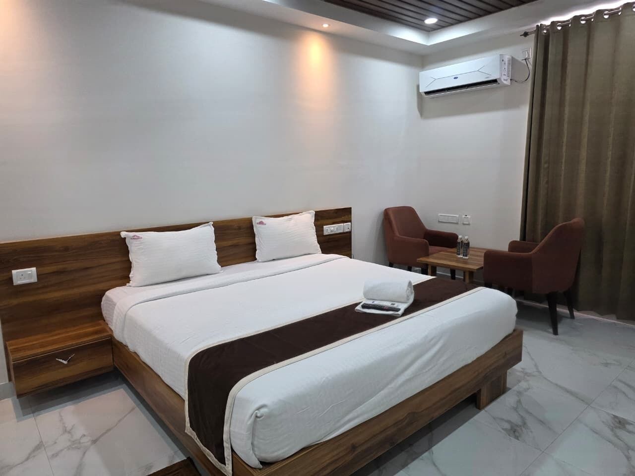 Premium Single Room | Free WiFi