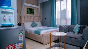 Standard Studio, City View | Desk, laptop workspace, free WiFi
