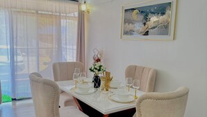 Căn hộ Tiêu chuẩn, 3 phòng ngủ, quang cảnh thành phố | Khu ăn uống