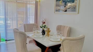 Standard Apartment, 3 Bedrooms, City View | Dining