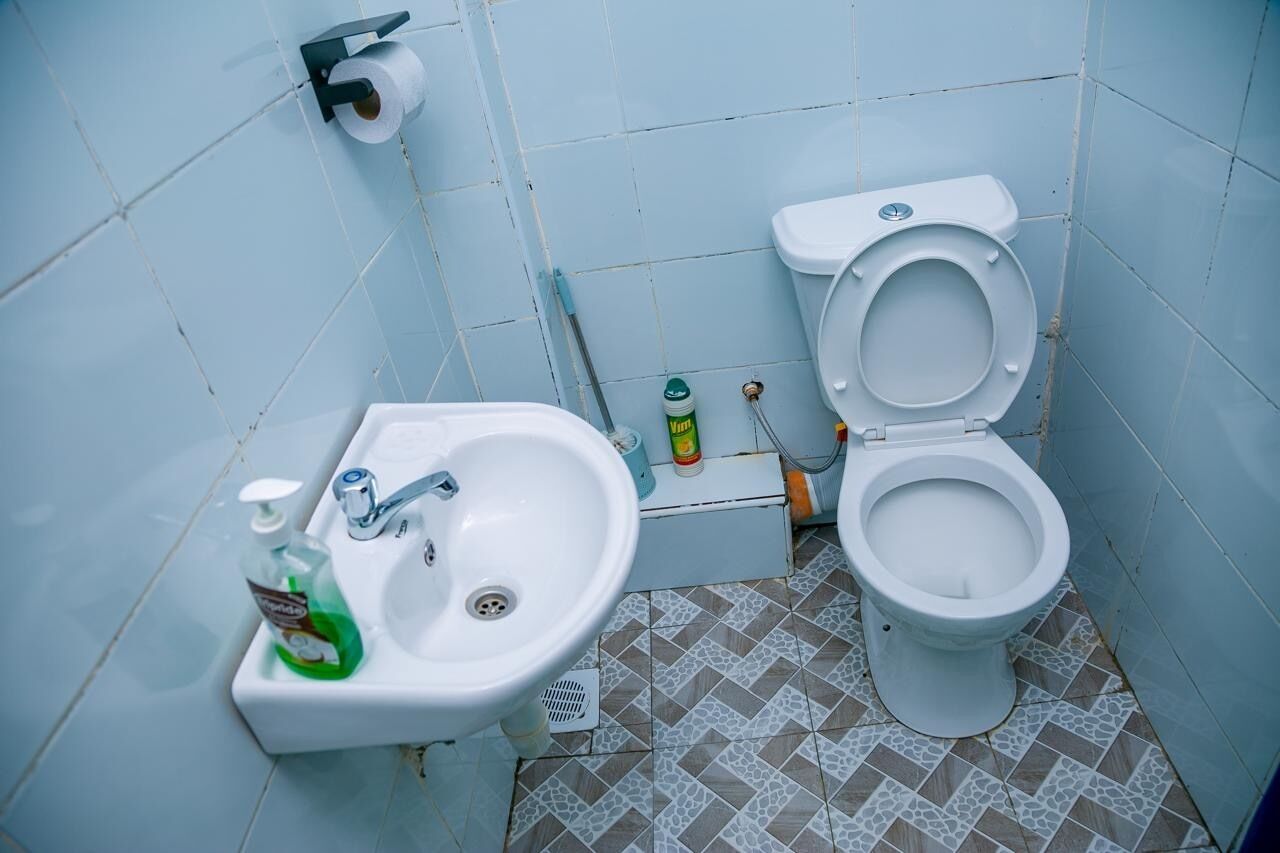 Standard Studio, City View | Bathroom | Slippers, towels, soap, shampoo