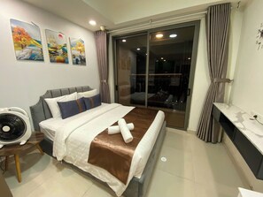 Family Suite, City View - Zivana Luxury Airport - Botanica Premer (Tan Son Hoa)