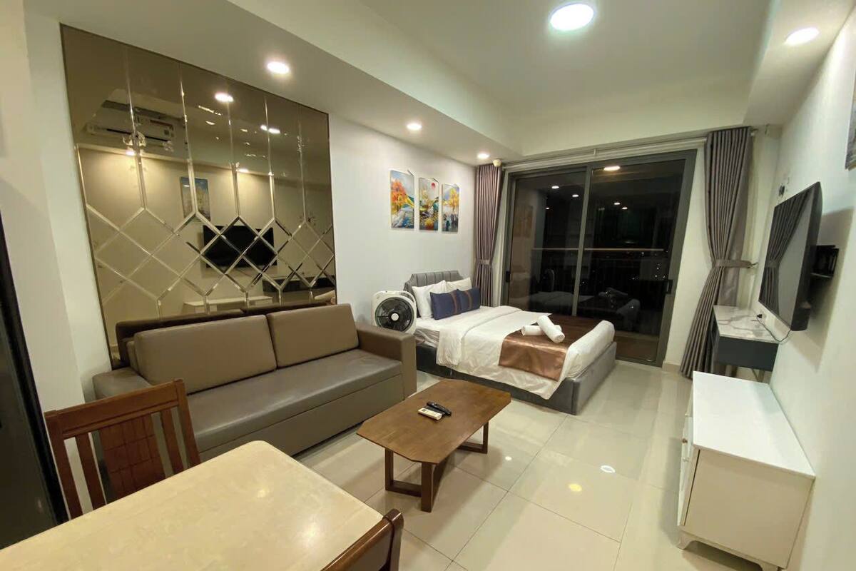 Family Suite, City View | In-room safe, desk, laptop workspace, blackout drapes