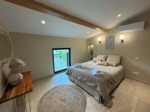 WiFi, bed sheets - Vrbo Property (Condillac)