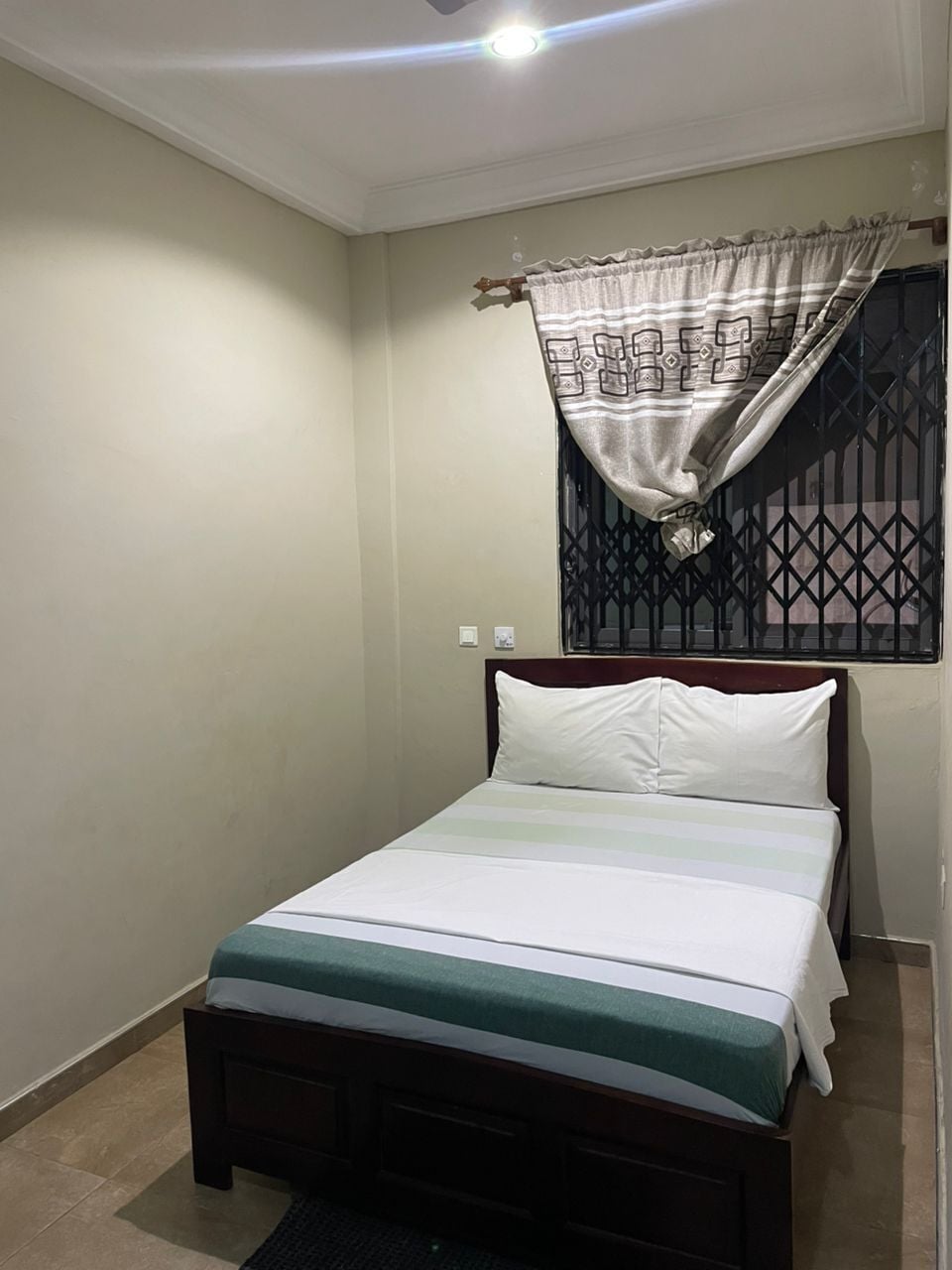 Desk, laptop workspace, iron/ironing board, WiFi (free)