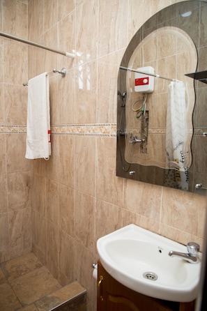 Towels, soap, shampoo, toilet paper