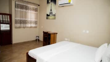 Desk, laptop workspace, iron/ironing board, free WiFi