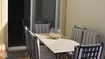 House, 3 Bedrooms, Accessible, Smoking | Dining room