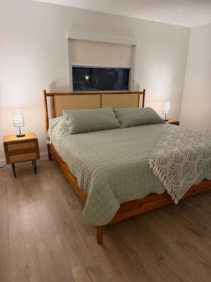 Iron/ironing board, WiFi, bed sheets - Cozy 1-bedroom apartment in beautiful Boynton Beach walk to the beach (Boynton Beach)