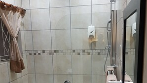A bathroom with a bathtub, shower, and a mirror. - Room-boutique Self Catering Guesthouse 4 (Johannesburg)