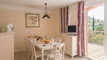 Apartment | Dining