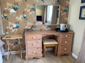 Interior - Luxury annex, close to Newquay beaches, town, and amenities! Peaceful spot! (Newquay)