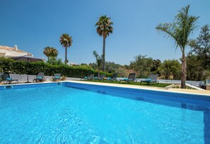 Outdoor pool - Villa with heatable pool, 2 jacuzzis & BBQ (Armação de Pêra)