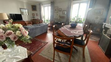 Apartment | Dining