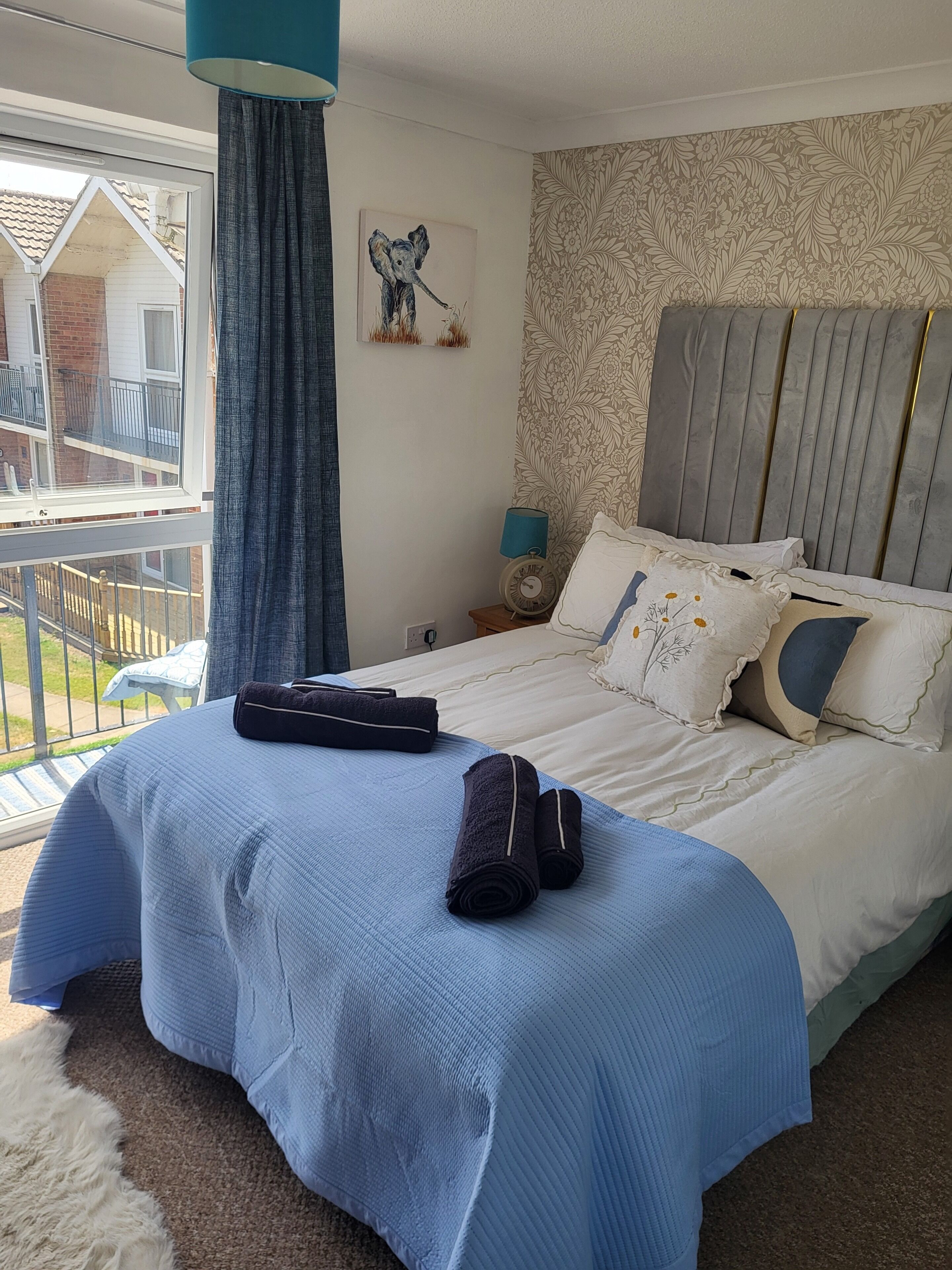 Iron/ironing board, WiFi, bed sheets