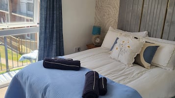 Iron/ironing board, WiFi, bed sheets