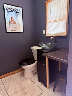 Toallas, jabón, papel de baño
