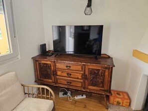 Living area - Serene 2-bedroom house in charming Granjal perfect for relaxing stay (Bragança)