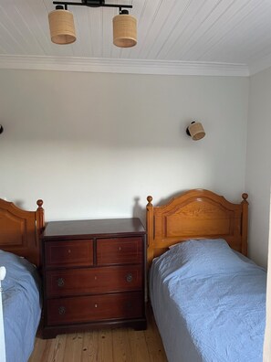 Iron/ironing board, WiFi, bed sheets - Serene 2-bedroom house in charming Granjal perfect for relaxing stay (Bragança)