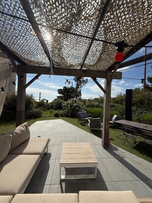 A covered outdoor patio with seating, a table, and a grill. - Marseille: sea and garden views at Endoume! (Marseille)