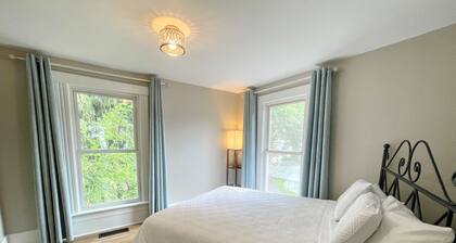 Walk to Lake & Downtown Chelan! Room #3