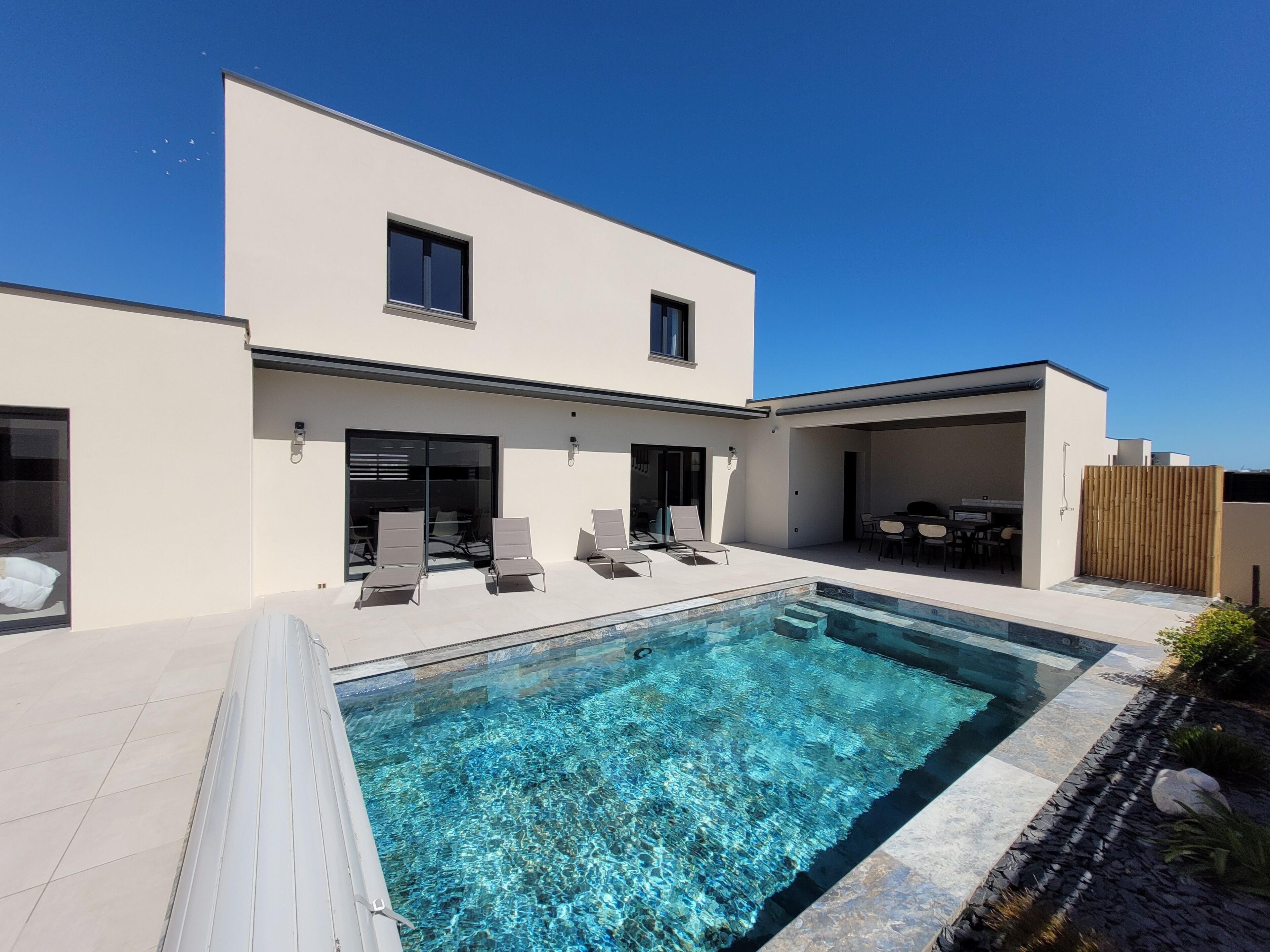 Piscine extérieure, piscine chauffée