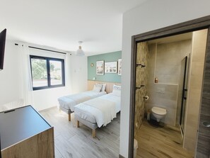 Bügeleisen/Bügelbrett, Reisekinderbett, kostenloses WLAN, Bettwäsche