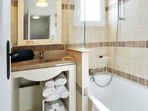 A bathroom with a sink, mirror, towel rack, and shower. - 6-person Stunning Duplex Holiday House (Grospierres)