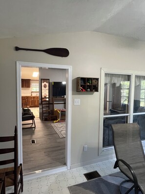 Interior - 3-bedroom home in soothing Live Oak with AC.Close to the Suwannee River and ACV. (Live Oak)
