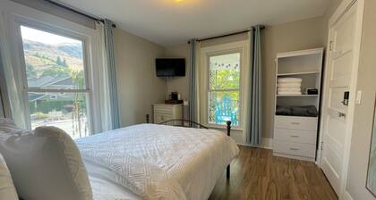 Walk to Lake & Downtown Chelan! Room #4