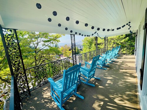 Walk to Lake & Downtown Chelan! Room #4