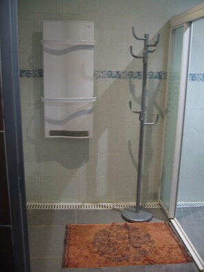 Bathroom - Vrbo Property (Herleville)