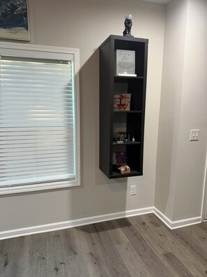 Interior - Comfortable 3-bedroom townhome in beautiful East Point with AC & amenities (East Point)