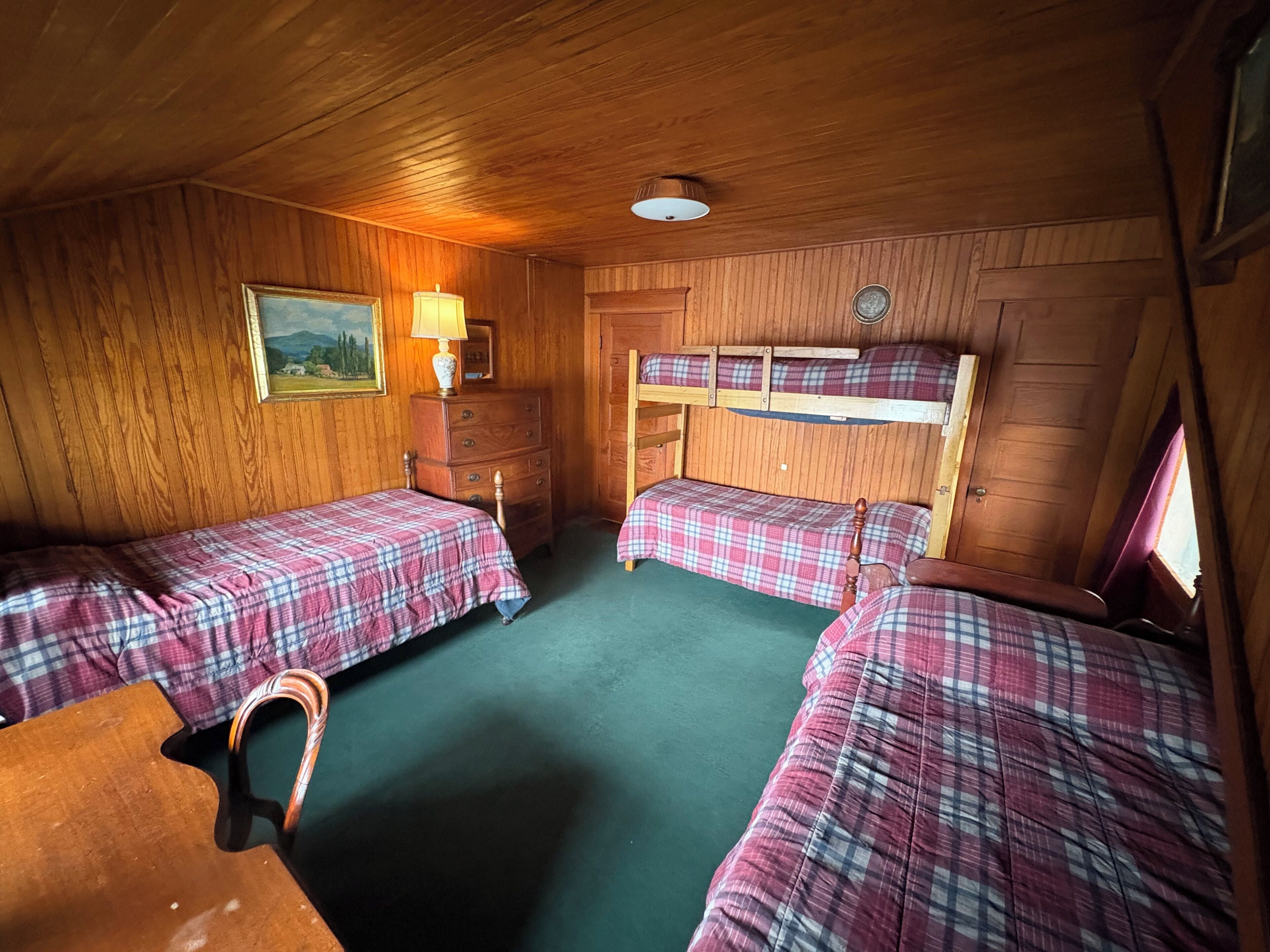 5 bedrooms, WiFi, bed sheets