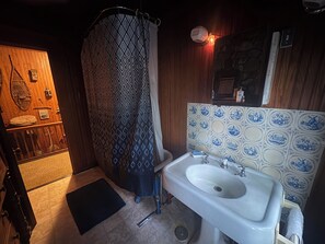Bathroom - Private 5-bedroom estate perfect for relaxing in Raquette Lake (Raquette Lake)