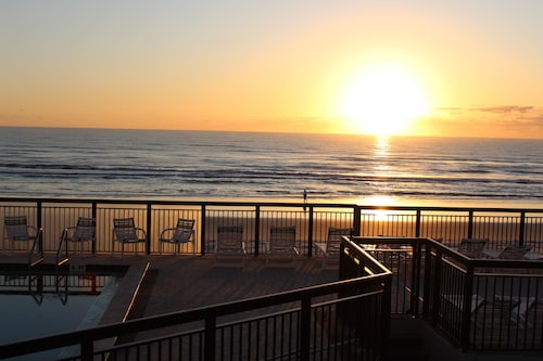 NEW! Surfside Oasis - Oceanfront 1 bedroom Beach Condo in New Smyrna Beach FL