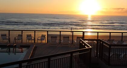 NEW! Surfside Oasis - Oceanfront 1 bedroom Beach Condo in New Smyrna Beach FL