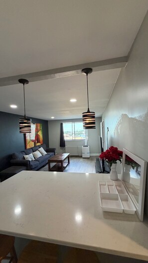 Living area - Luxury Condo Stay in the Heart of Atlanta (Atlanta)
