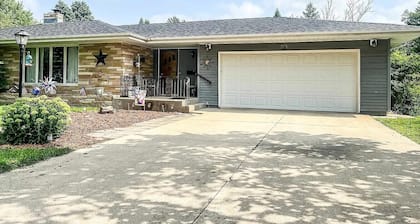 3-bedroom house in serene Spirit Lake with AC comfort