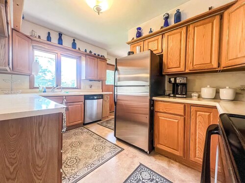 3-bedroom house in serene Spirit Lake with AC comfort