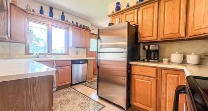 3-bedroom house in serene Spirit Lake with AC comfort