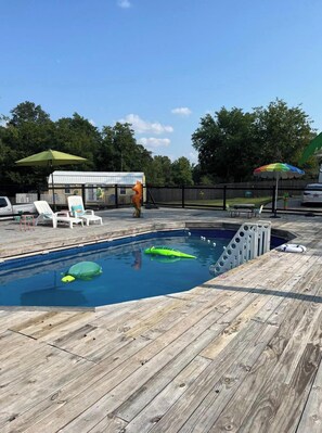 Pool - Family friendly, Spacious country setting near Lakes. roomy parking. (Claremore)