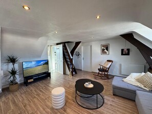 Living area - Vrbo Property (Saint-Aubin-sur-Mer)