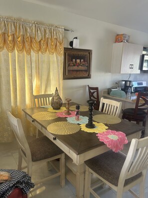 Dining - Wonderful 1-bedroom house with AC in Discovery Bay (Discovery Bay)