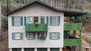 A two-story house with a balcony, a chimney, and a porch. - Edelhaus Unter in downtown Helen: A relaxing cabin steps away from city fun (Helen)