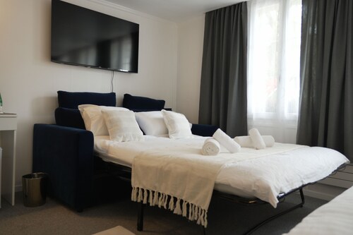 Modern Suite + Aare View | Heart of Old Town I