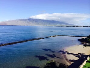 On the beach - Menehune Shores - 4BR Condos - Sleeps 12 (Kihei)