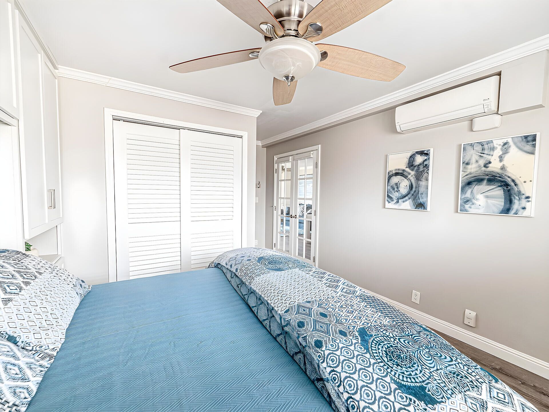 4 habitaciones, tabla de planchar con plancha, wifi y ropa de cama 