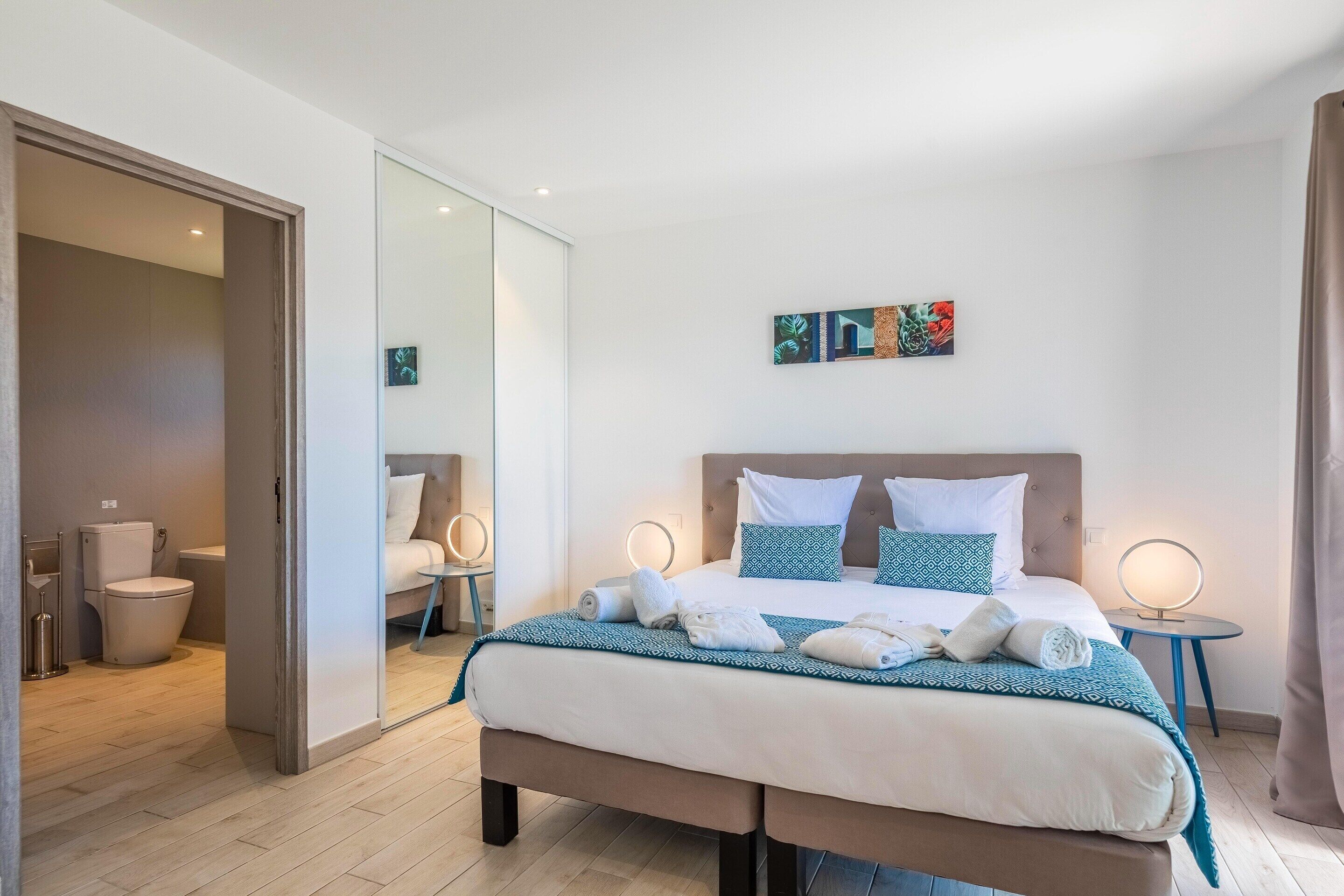 2 bedrooms